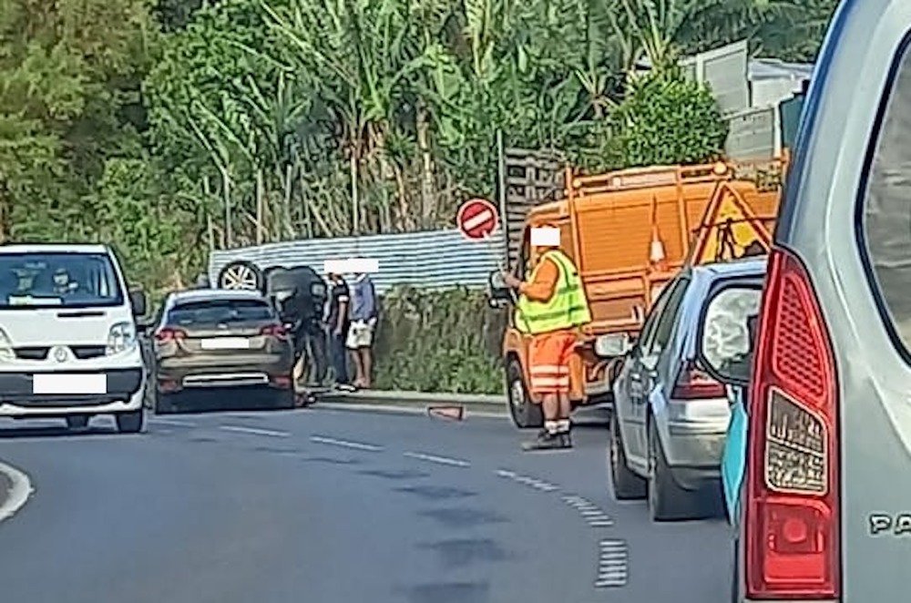 Accident spectaculaire à Sainte Anne photo & vidéo Free Dom