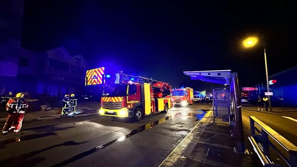 Gros incendie à SteClotilde un pompier blessé lors de l’intervention