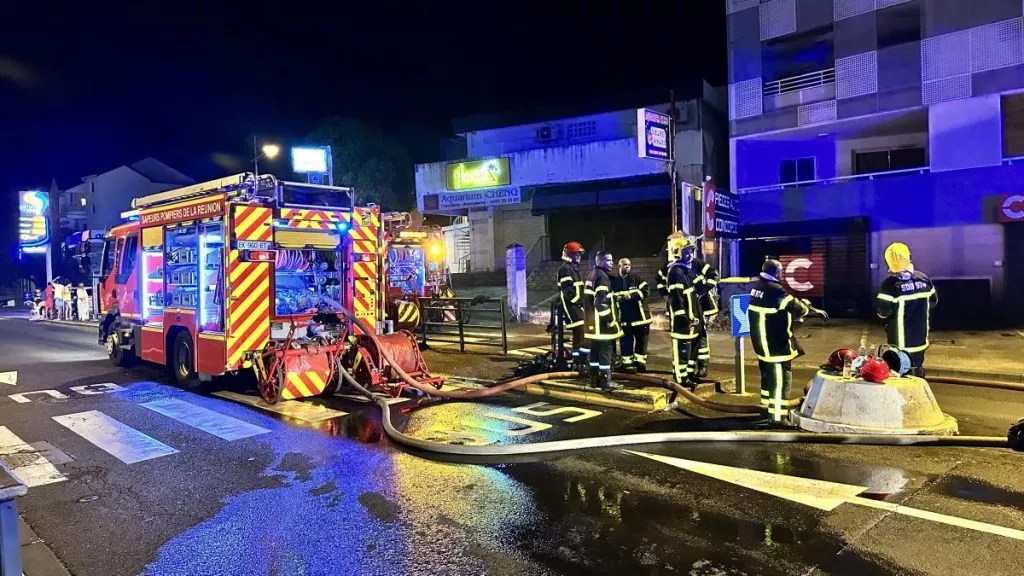 Gros incendie à SteClotilde un pompier blessé lors de l’intervention