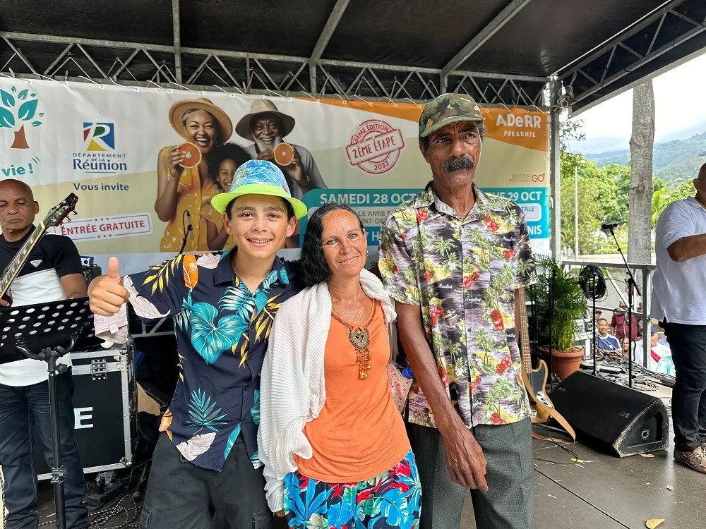 Le Salon des Seniors à StDenis Raynaud en live sur scène (Vidéos
