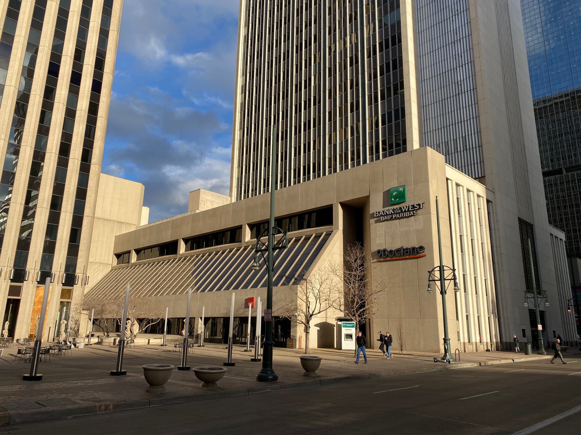 Bank of the West Freeman Signs
