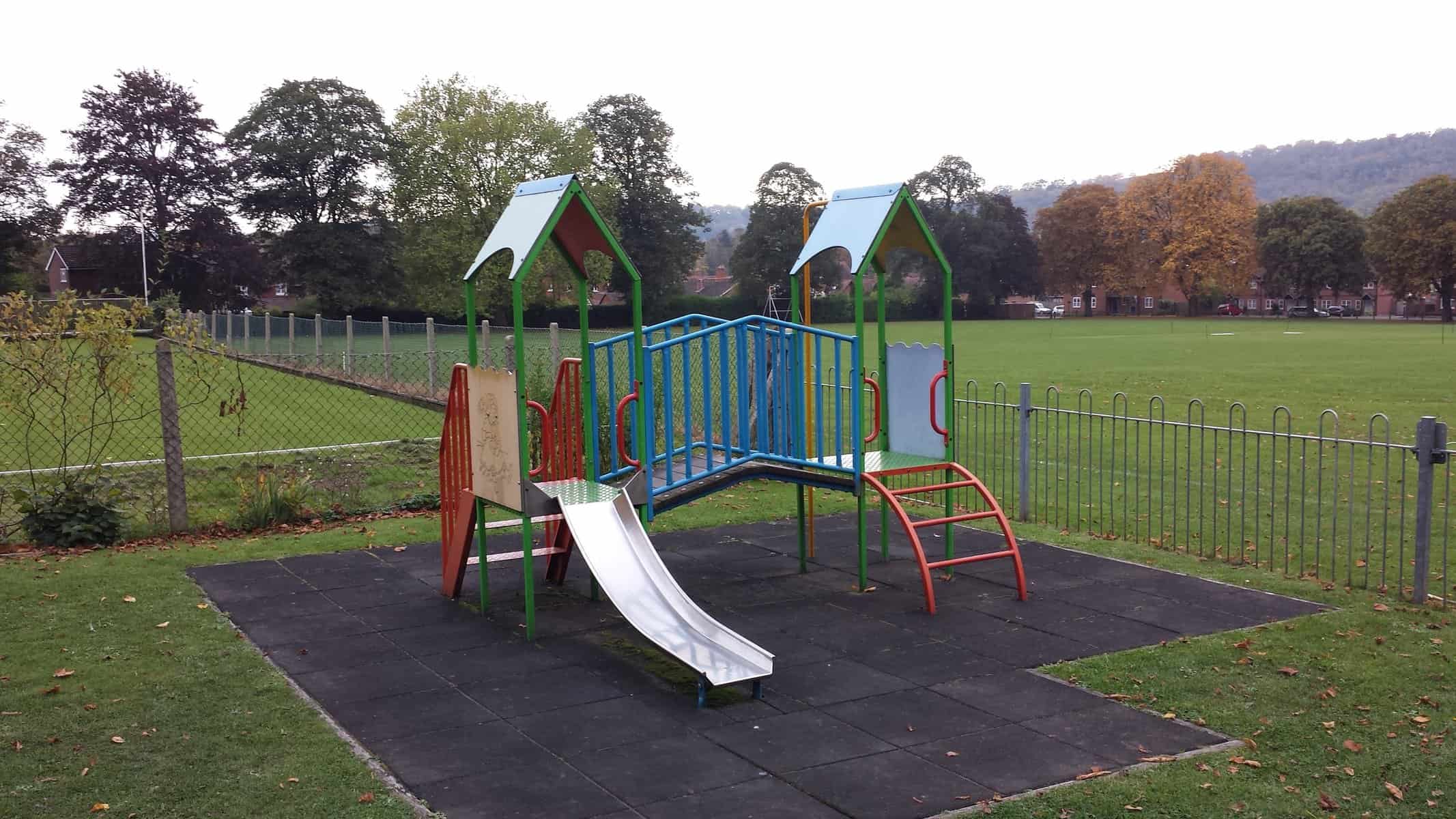 Gardiner Recreation Ground Play Area, Goring, Oxfordshire freeparks.co.uk