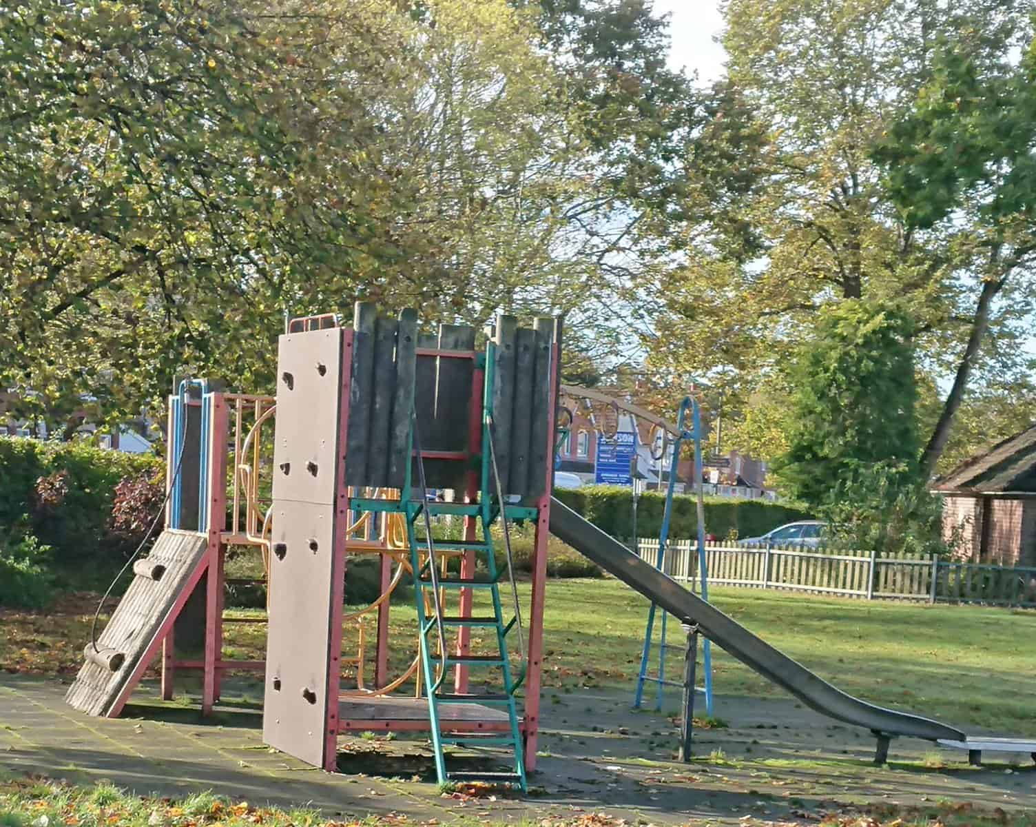 Cove Road Play Park, Farnborough, Hampshire freeparks.co.uk