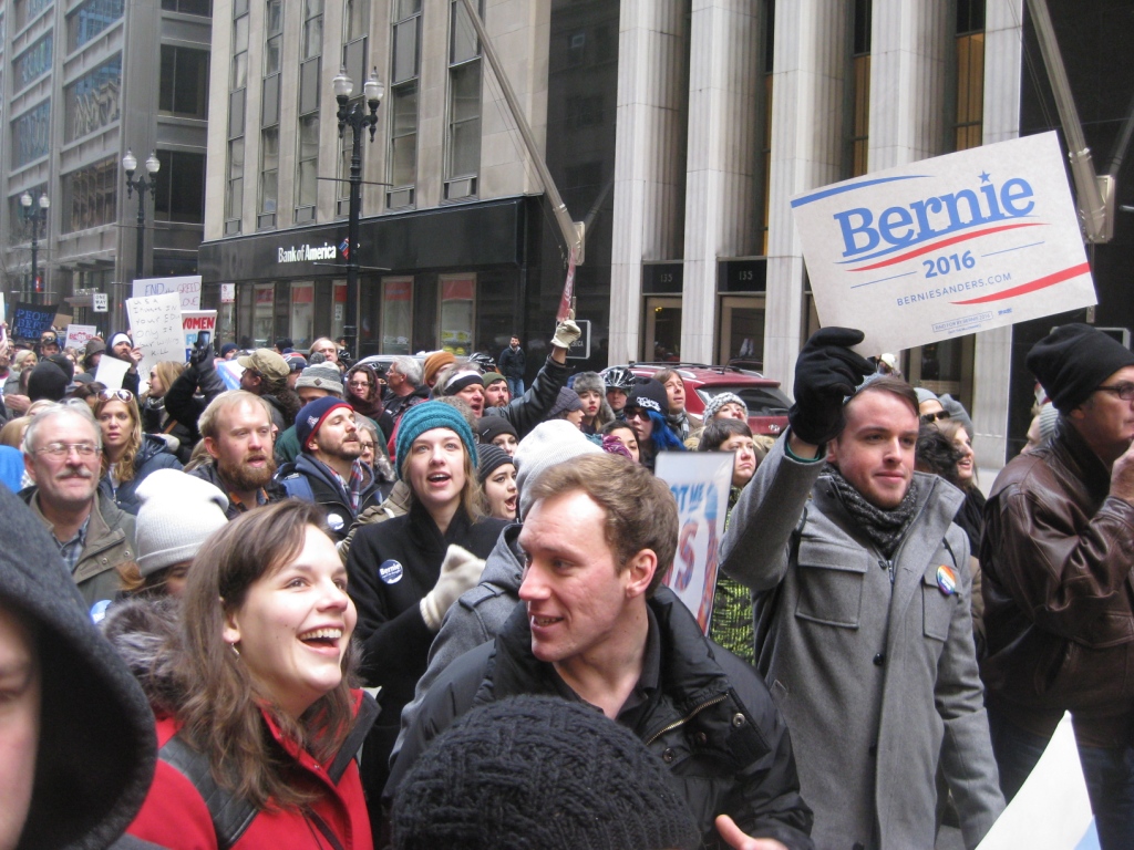 Thousands march for Bernie Sanders in Chicago