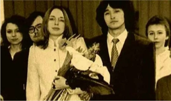 Уже когда александру исполнился год, виктор ушел из семьи. Kak Slozhilas Sudba Edinstvennogo Syna Viktora Coya Aleksandra I Pochemu On Tak Ne Pohozh Na Otca