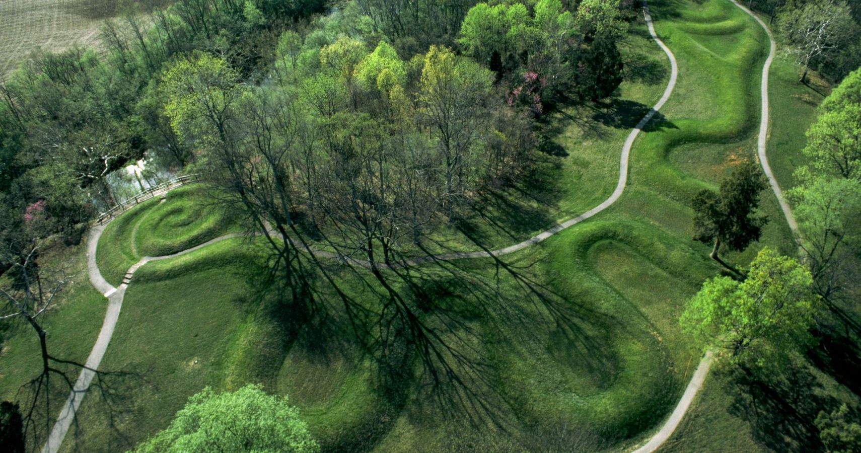 Hucksters hear the blunt facts about the Serpent Mound