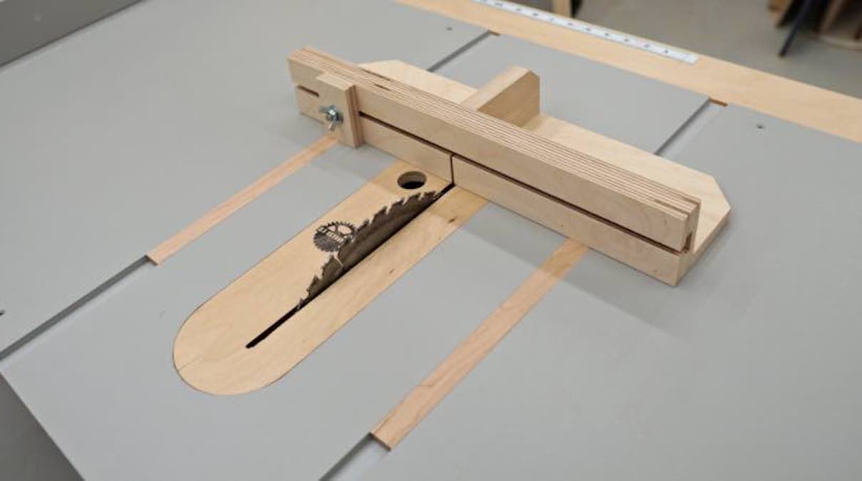 How To Make A Mini Table Saw Sled With Router