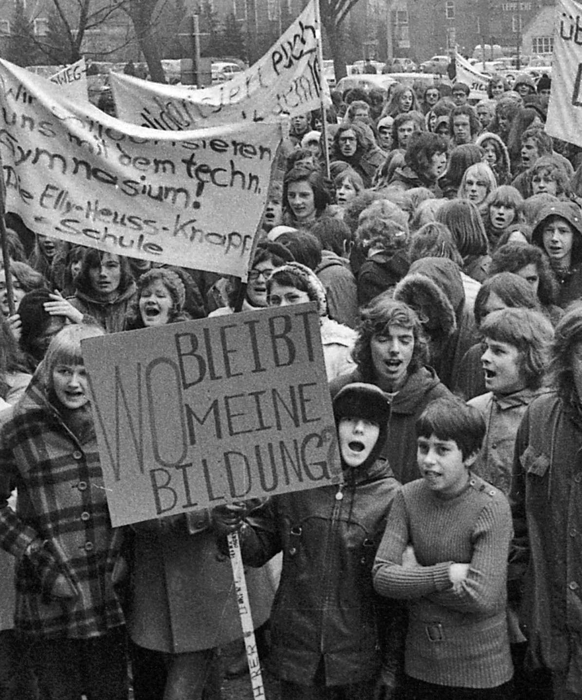 68er Bewegung. Neumünsters Jugend geht auf die Straße Freies Radio