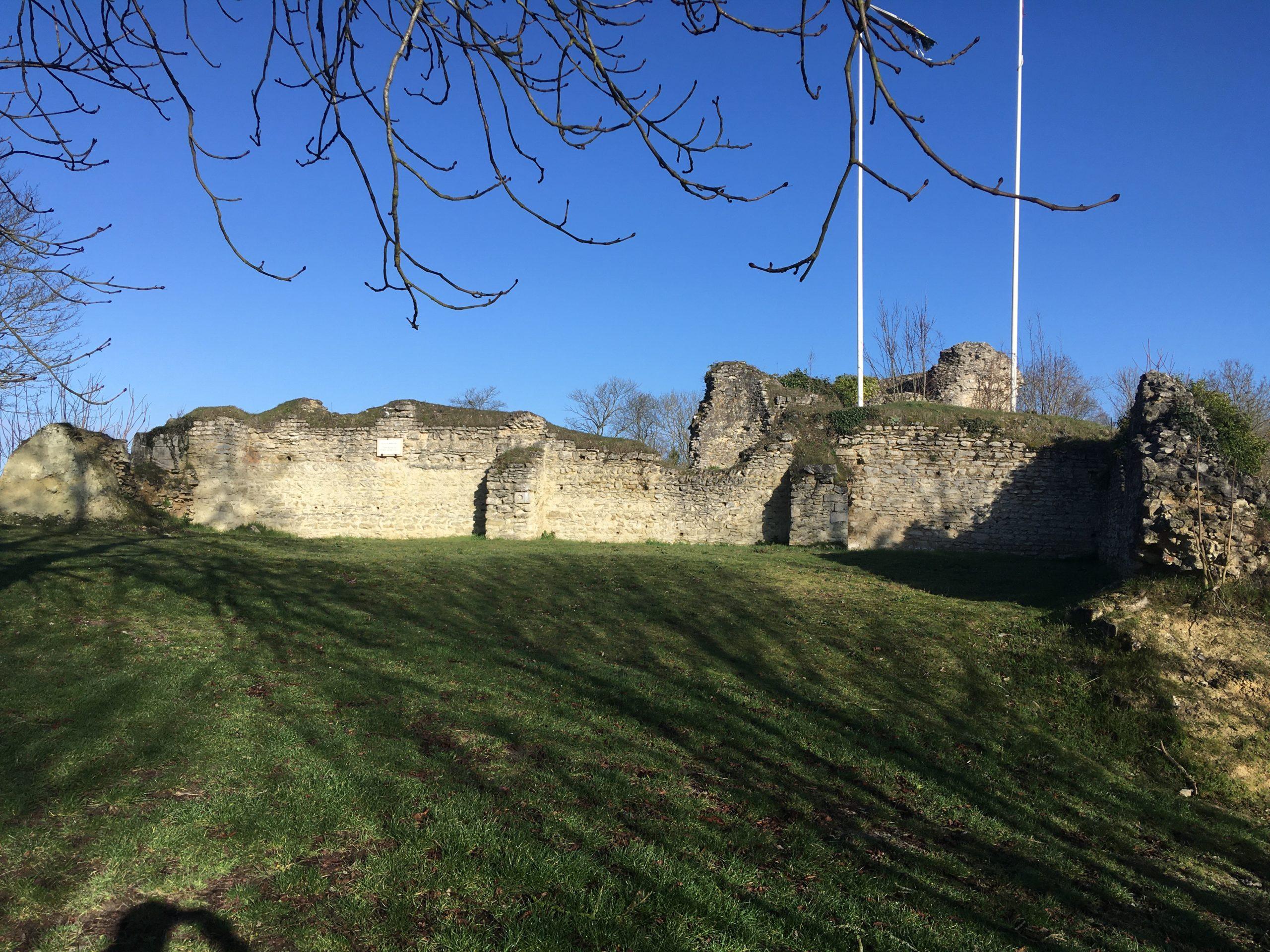 Château d'Ivry la Bataille French Baroudeur