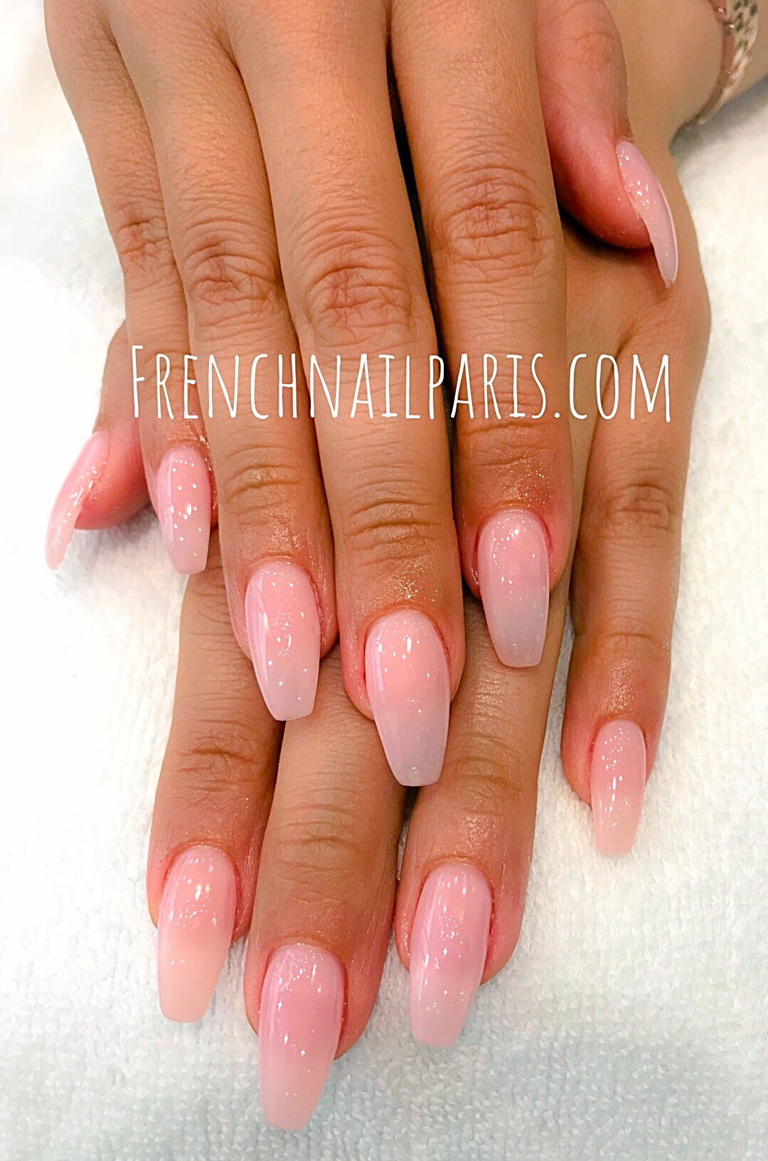 Pose d'ongles avec capsules Institut de Beauté French