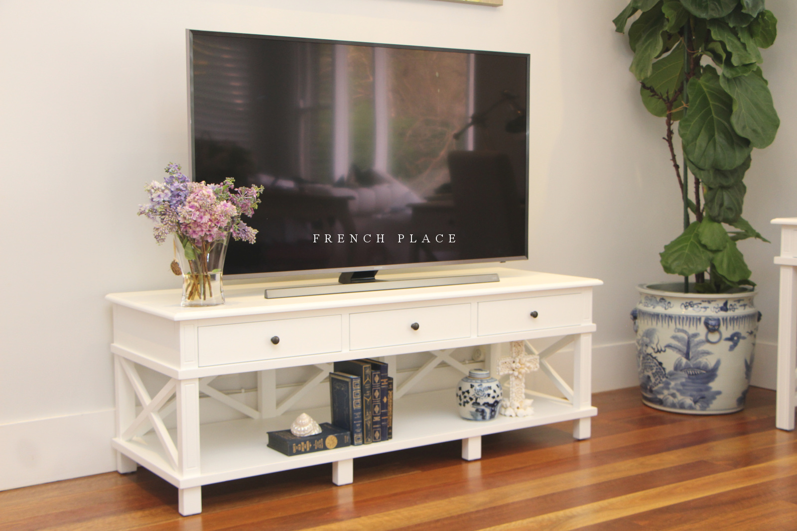 "Manto" Hamptons Style Entertainment TV Unit French Place