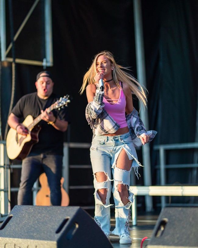 Andie Case Bio, Age, Single, Nationality, Net Worth, Facts