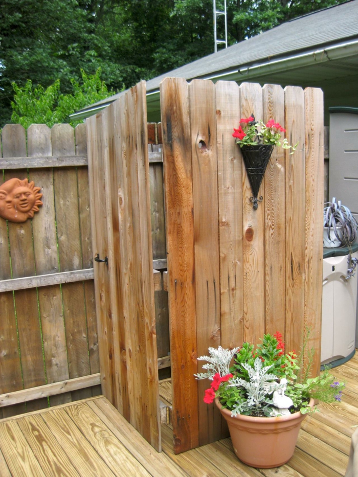 Gartenideen mit Dusche Einen außerordentlichen Außenbereich gestalten