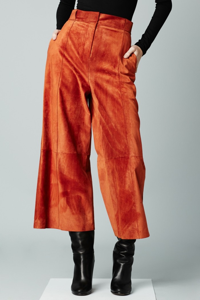 Breite Damenhosen im Trend für den Sommer 2017