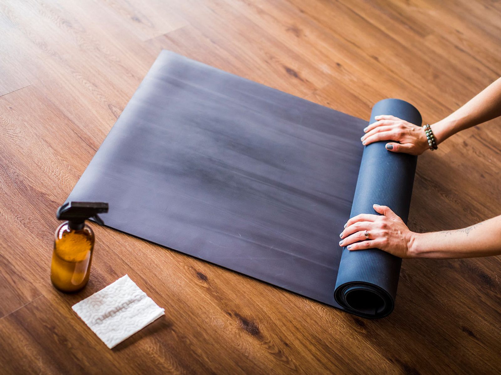 Wie können Sie Ihre Yogamatte reinigen und desinfizieren? ein