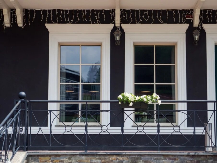 40 Black and White House Exterior Ideas (Best Color Combinations)