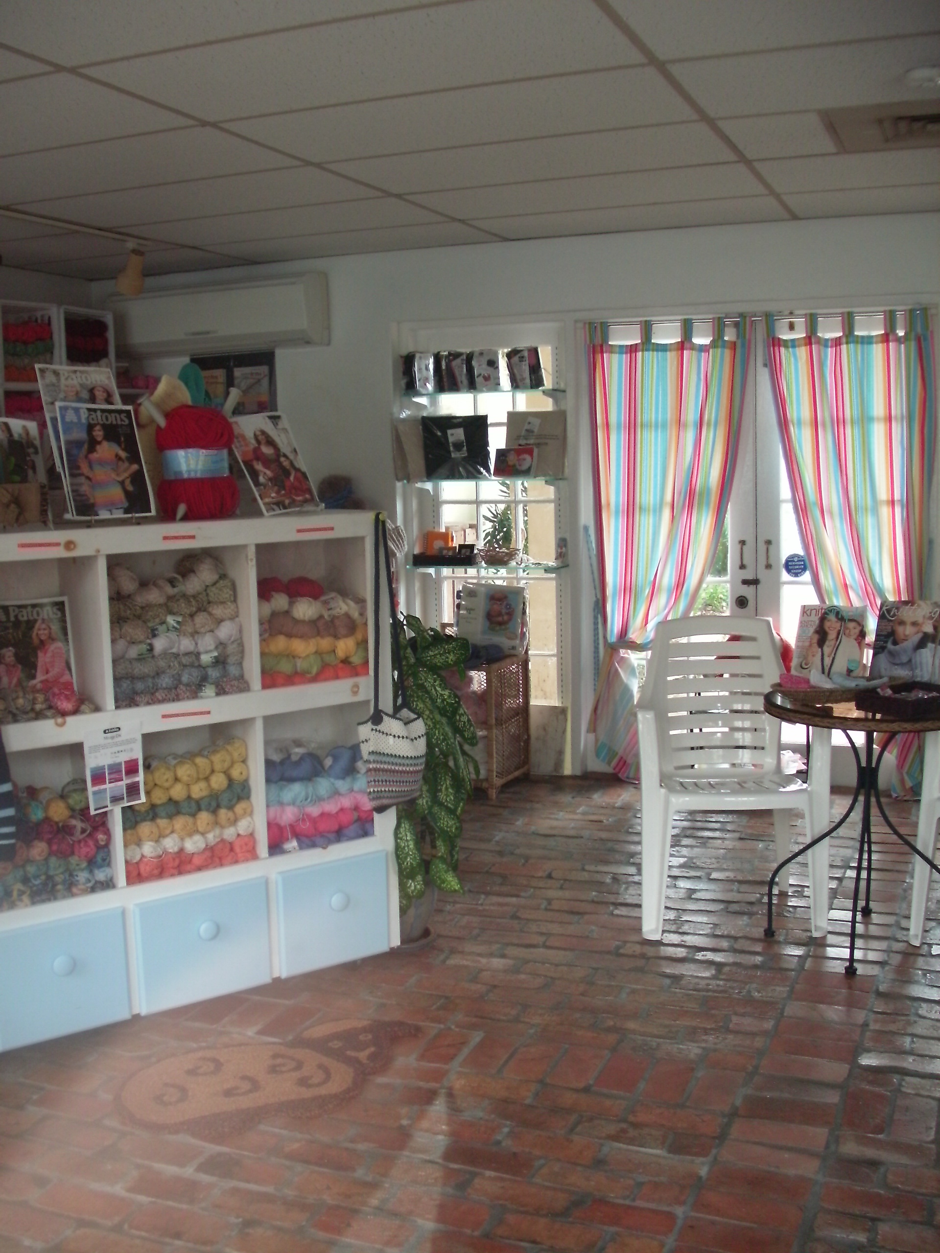 Finding yarn stores in Bermuda Shiny Happy World