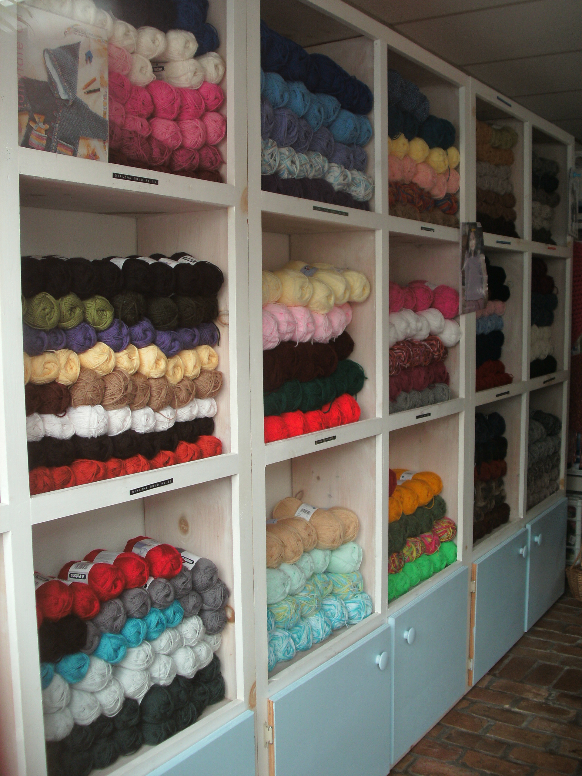Finding yarn stores in Bermuda Shiny Happy World