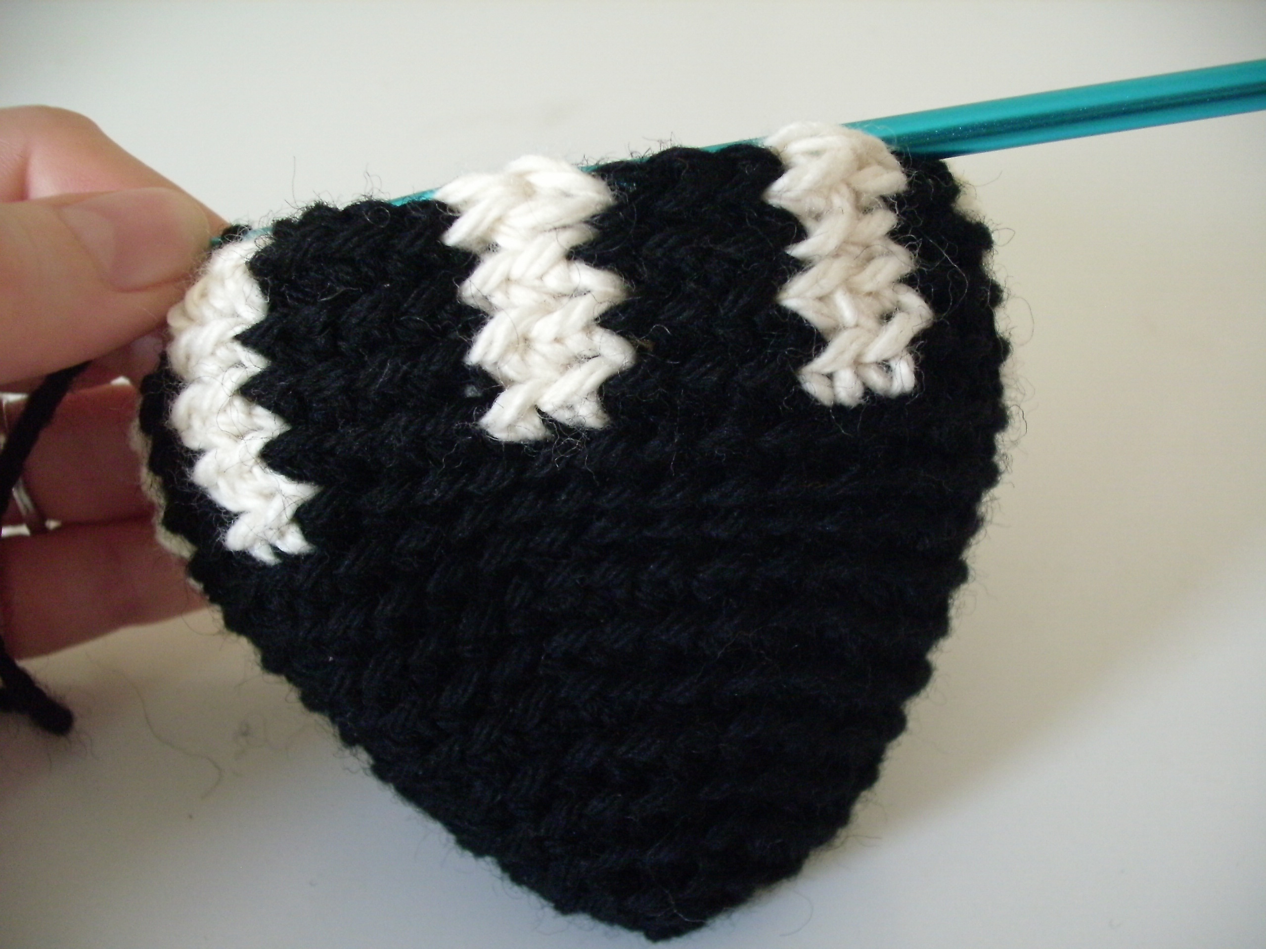 How to crochet with 2 colors, stranding FreshStitches