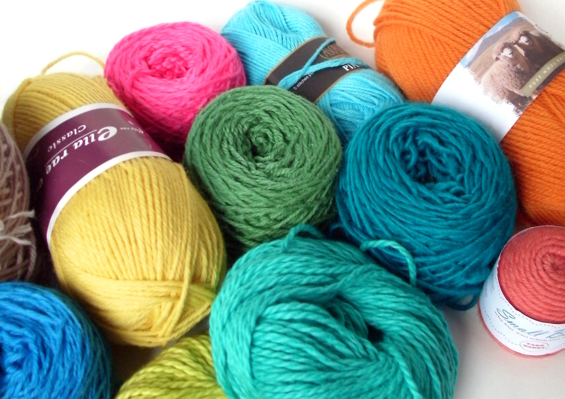 A plan for organizing your yarn stash! FreshStitches