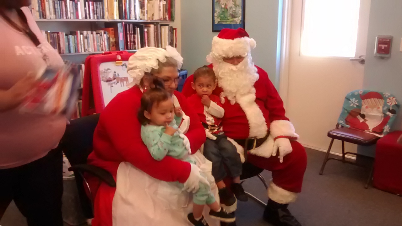 Santa & Mrs Claus visit the Dundee Public Library (FL