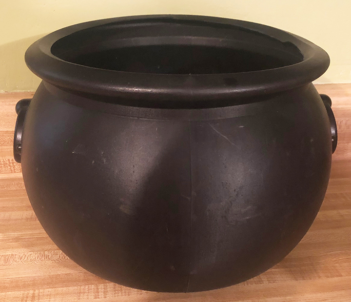 Make a Black Plastic Cauldron Look Old and Used Fright At Home