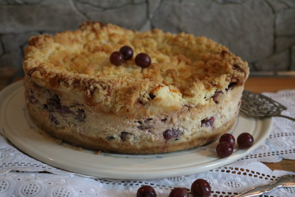 STACHELBEERKUCHEN mit Streuseln und Quarkfüllung saisonaleFrüchte ausdemGarten Food Frinis