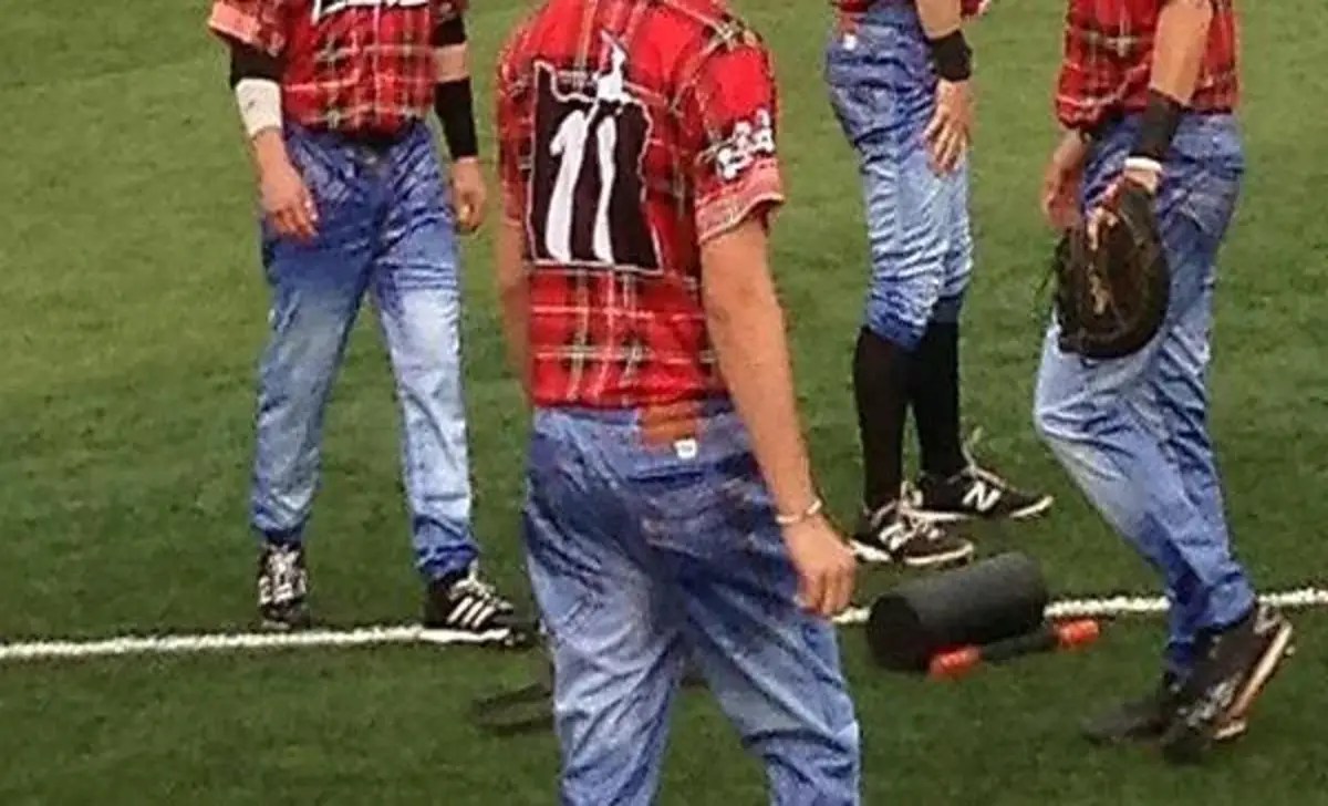 Baseball Jersey Shirt With Denim Pants