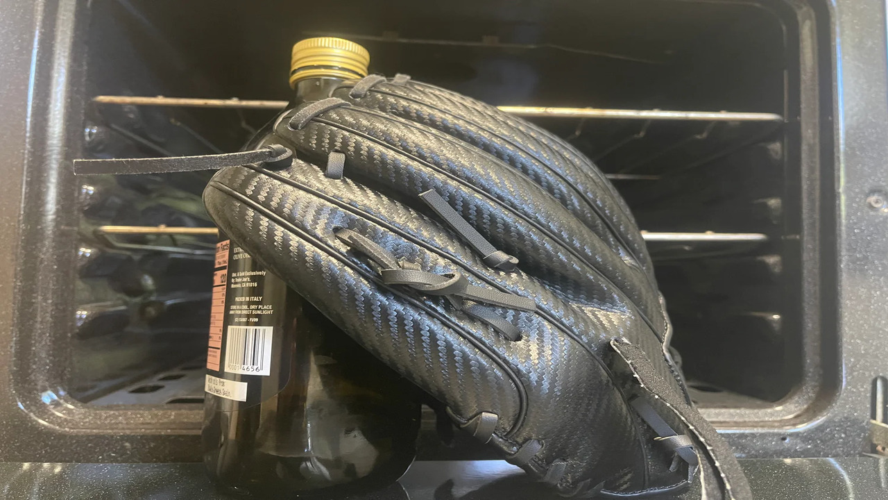 Use Linseed Oil On Baseball Gloves Overview
