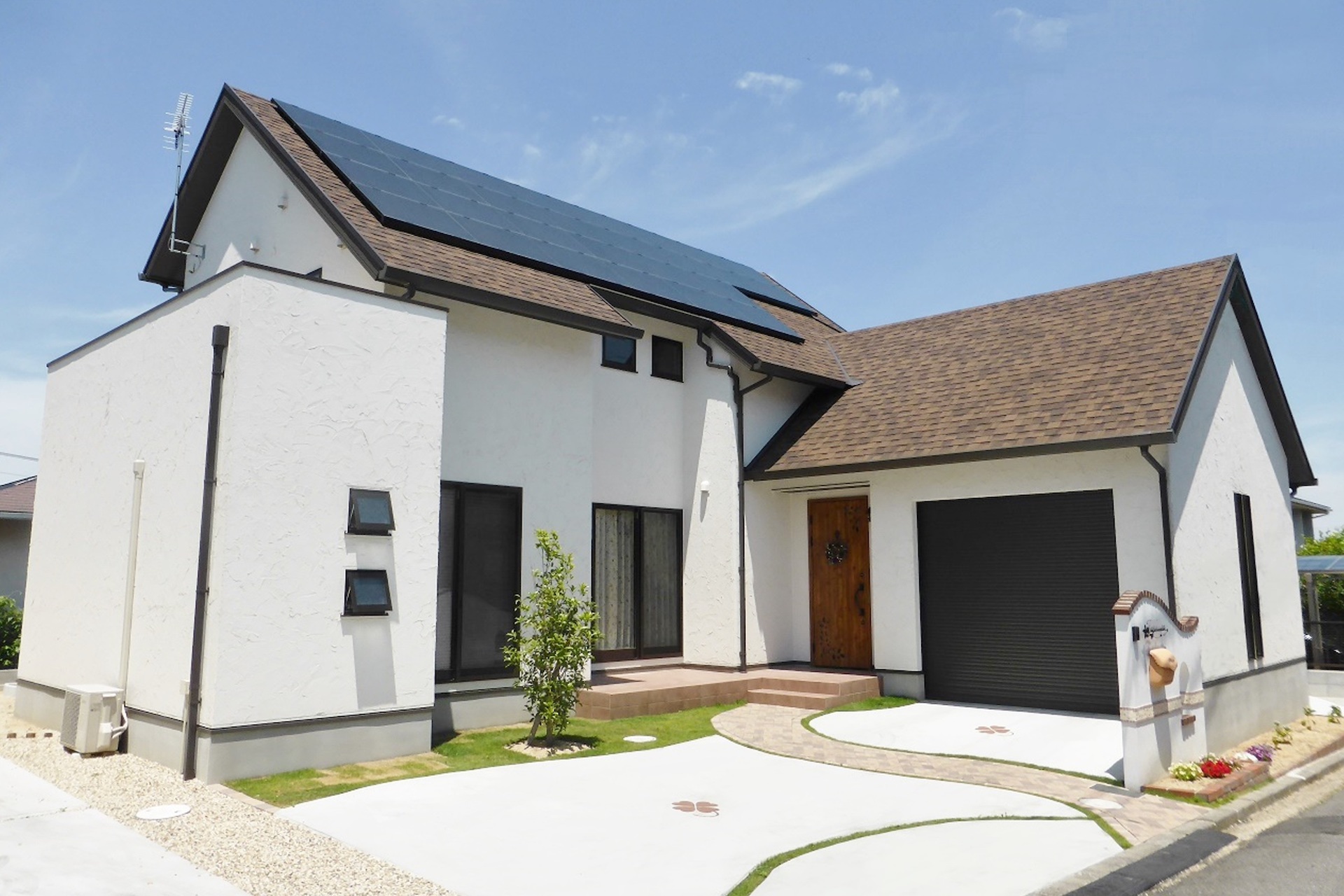 大屋根が美しいビルトインガレージの家 実例写真集 フロムファースト高松 高松市の建築条件（業者指定）なしの売土地・分譲地・不動産情報