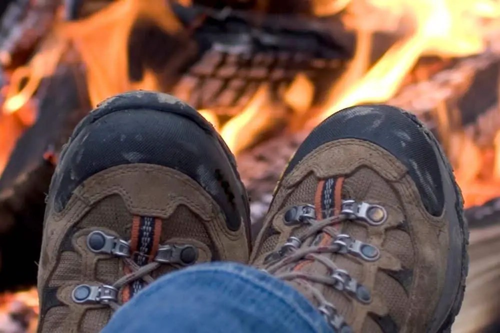 How To Dry Hiking Boots On The Trail? 6 Practical Methods From Your