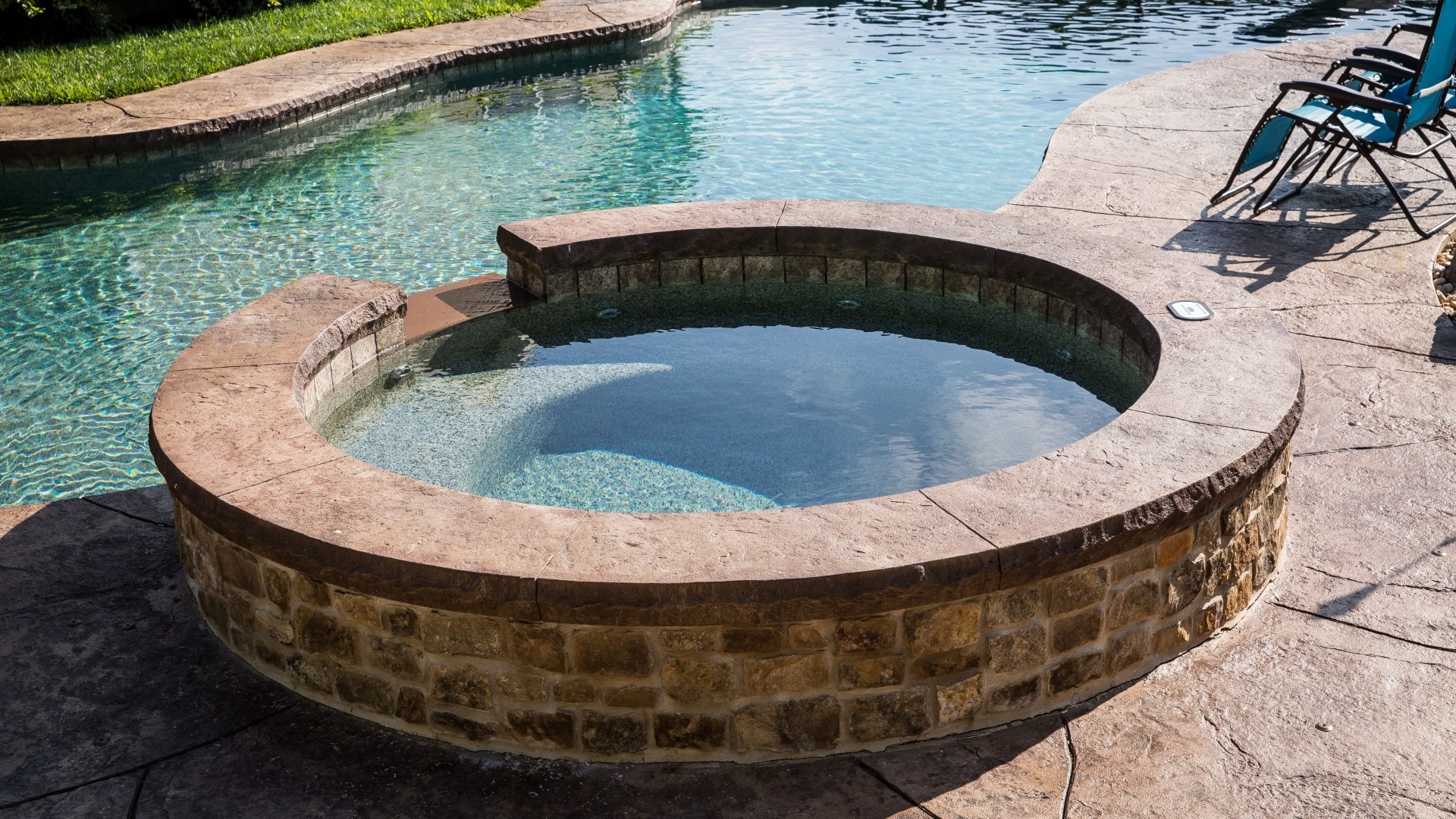 Are Chemicals the Same for Pools and Hot Tubs? Fronheiser Pools