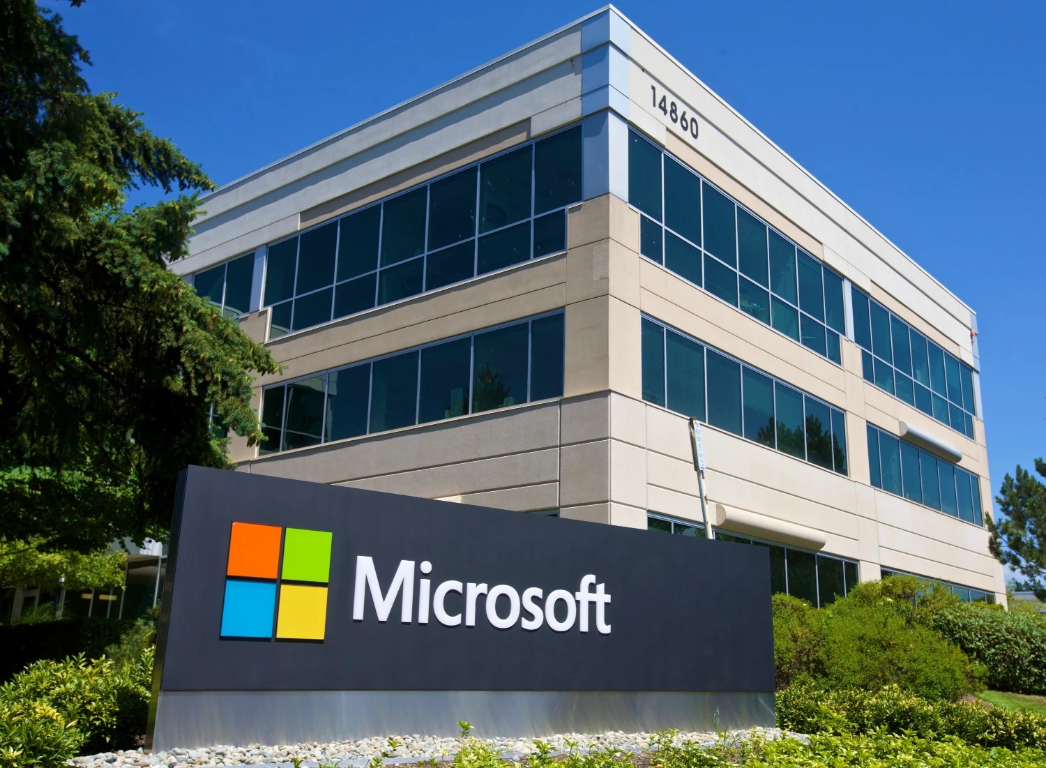 Microsoft overtakes Apple as most valuable US company