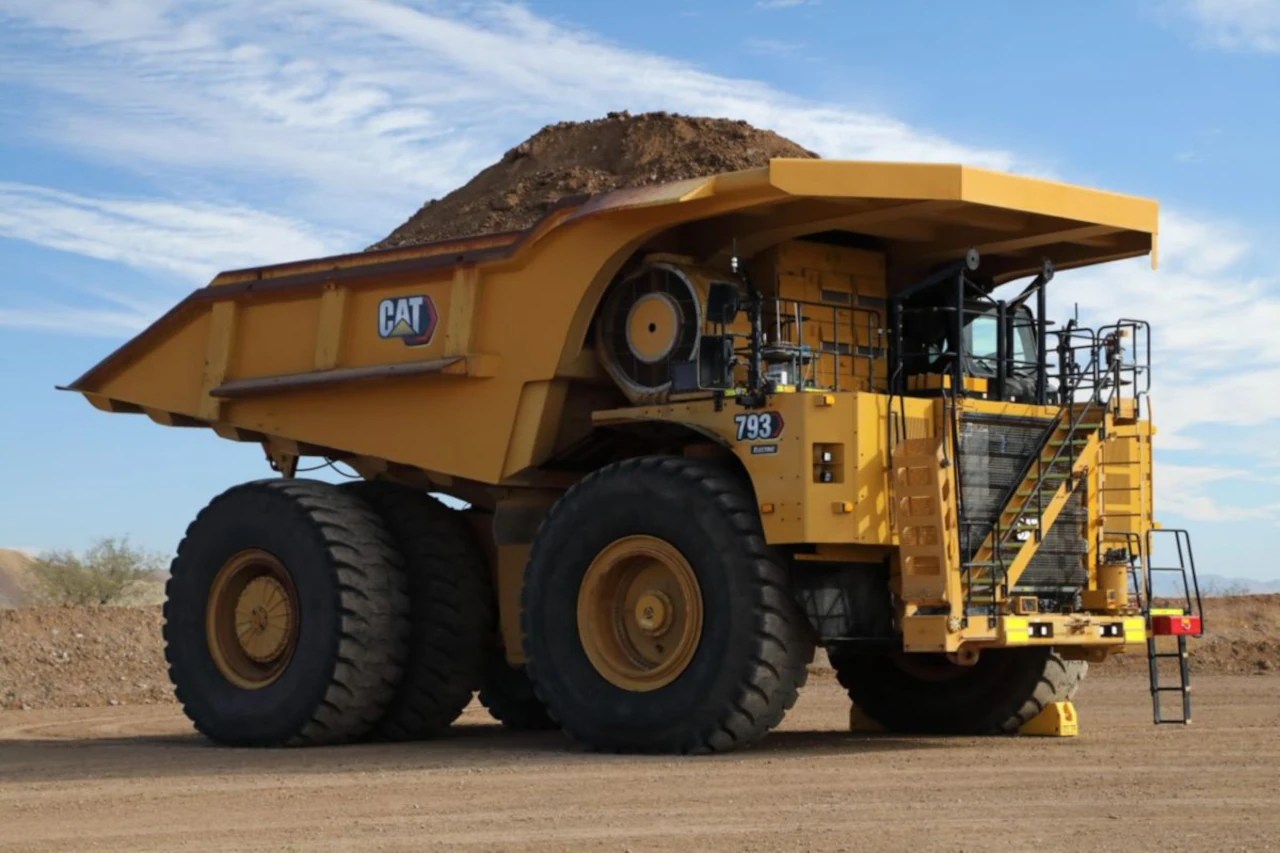 793 prototype Caterpillar showcases neverbeforeseen electric mining