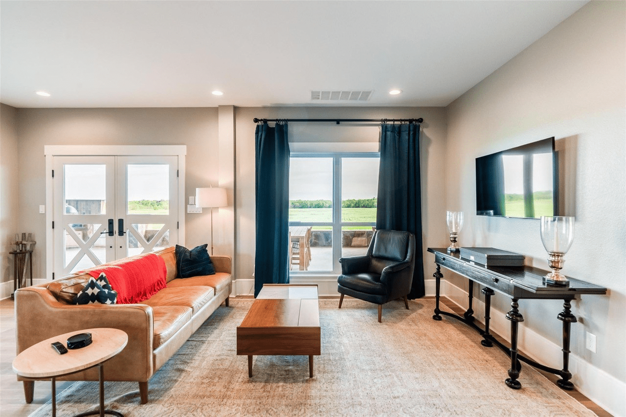 Land & Ranch Buyers Will Appreciate this 290 Acres with Modern