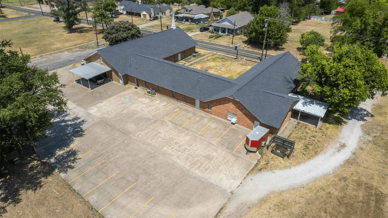 Sulphur Springs Building Provides Lots of Possibilities for Multiple