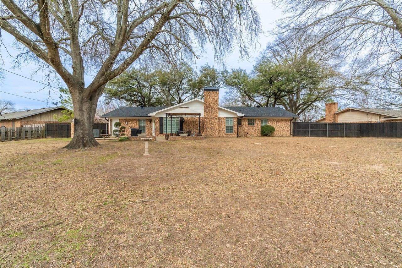 Just Hit the Market in Green Acres Subdivision Near Walmart Front