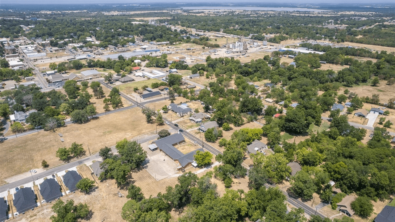 3 Commercial Properties with Buildings Give Investors Potential for