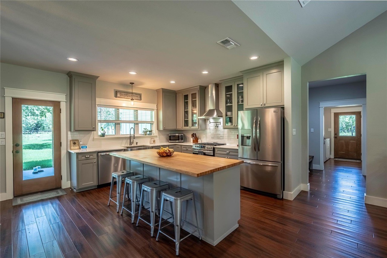 Phenomenal Find in Quiet Country Setting with 4 Bedroom House on 8Plus