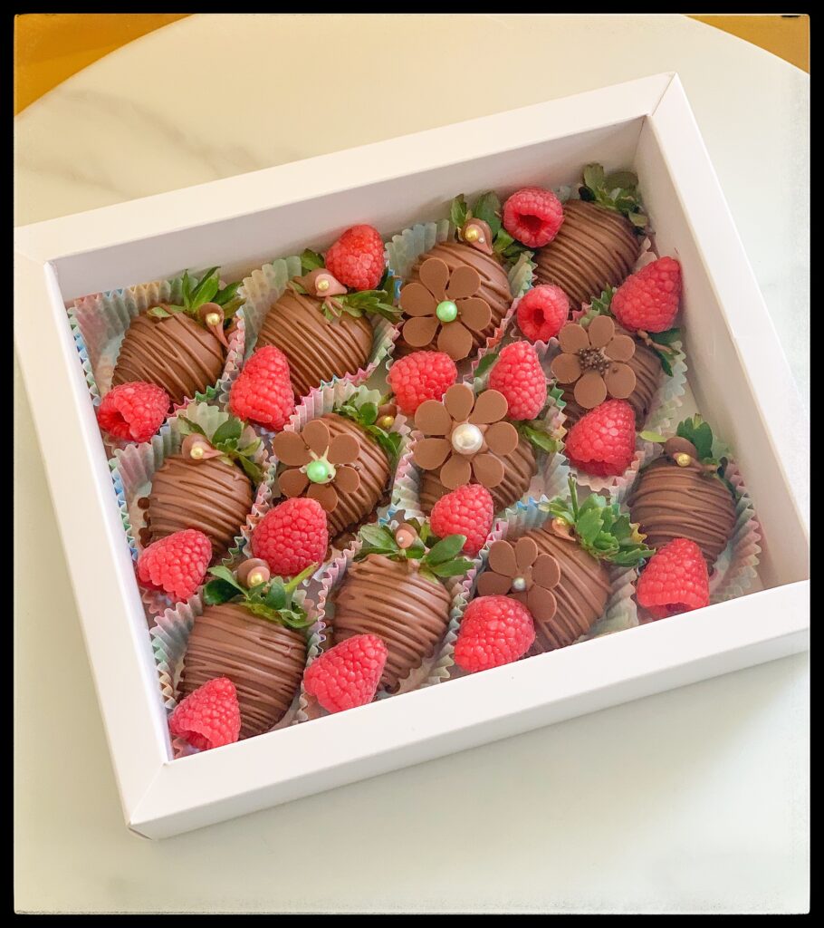 Chocolate Strawberry Box (CDT 05) Fruit For Every Mood…!