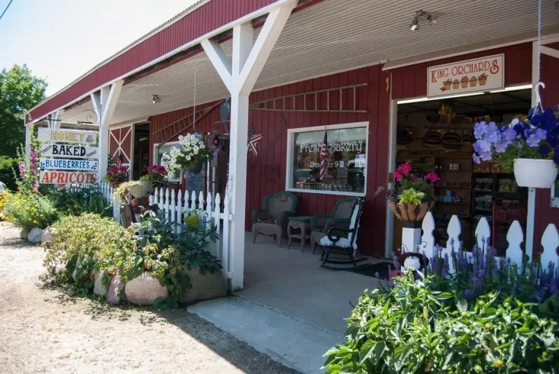 14 Places for the Best Apple Picking in Michigan Days Out On The Farm