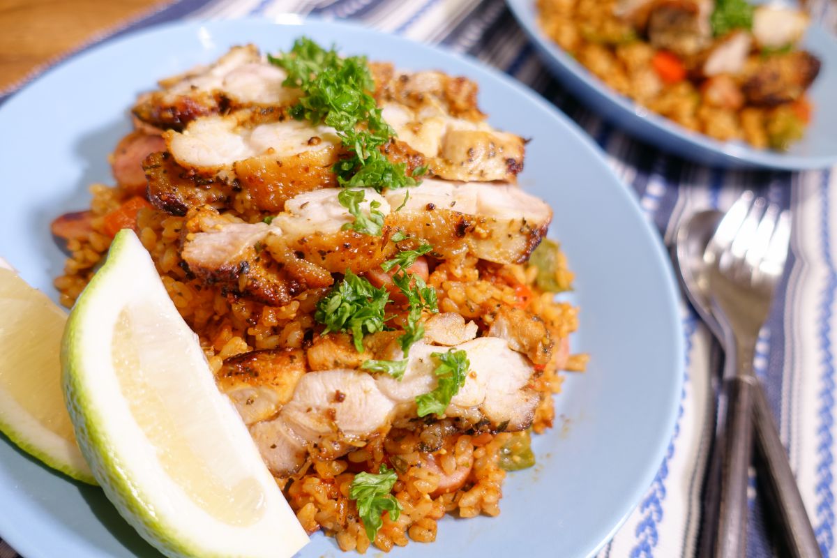 あなたの食欲と料理欲を刺激する！オリジナルスパイスで作る「ジャンバラヤ」 フライパンマン