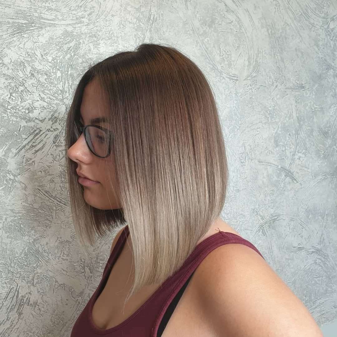 Fryzury wyszczuplające twarz 2020 (50 zdjęć) z grzywką