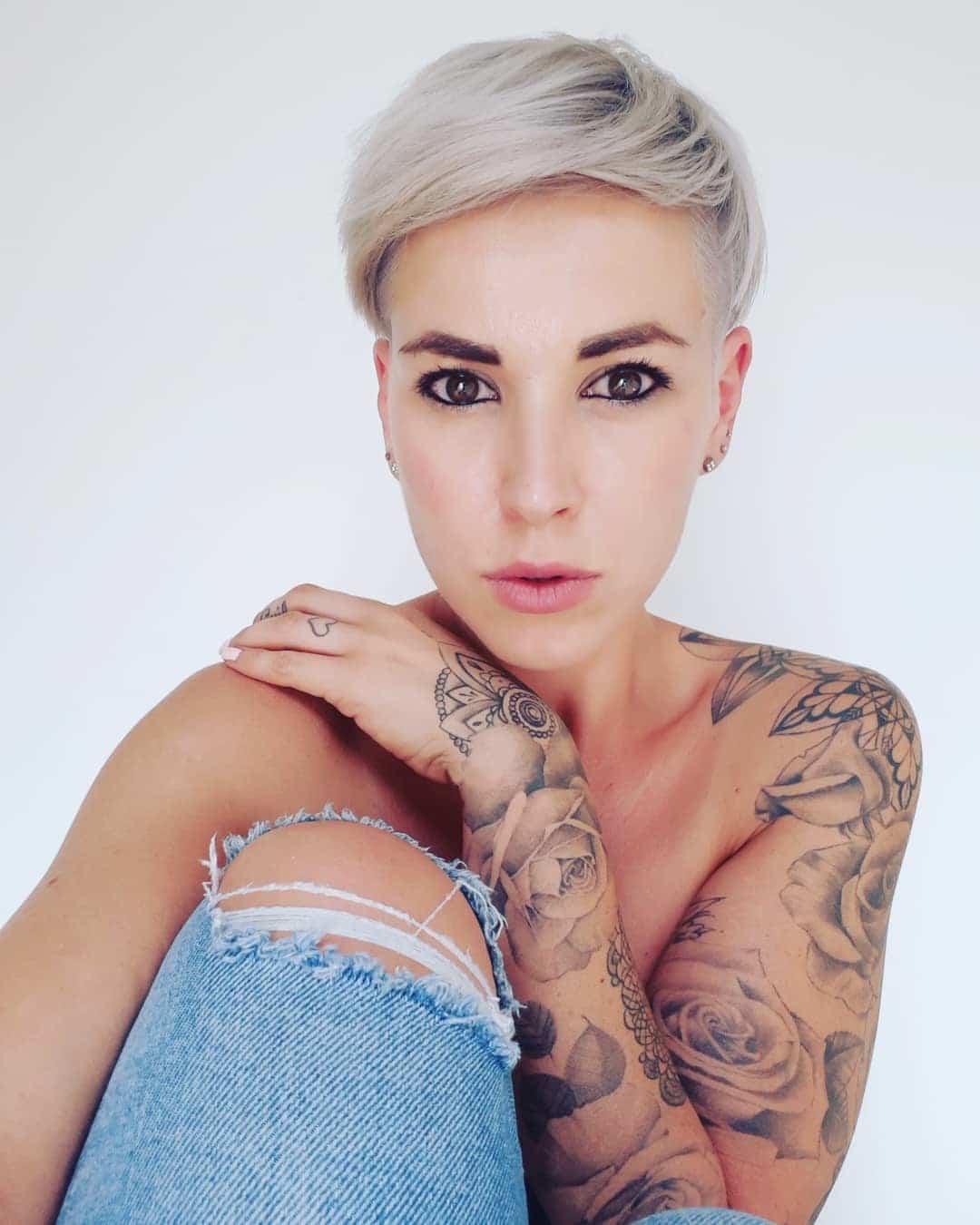 Krótkie fryzury blond 2021 (50 zdjęć) z grzywką