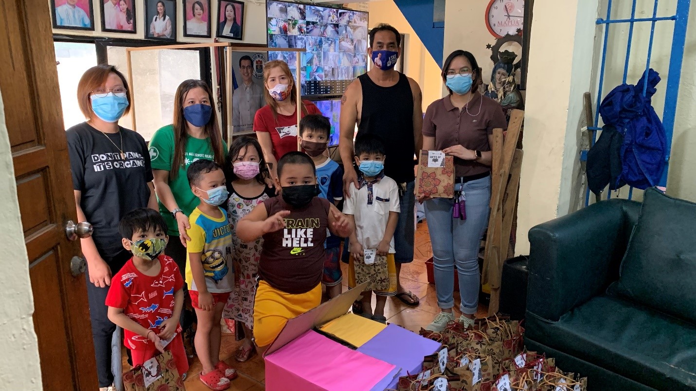 Malayan Science gives school supplies to adopted community in Christmas