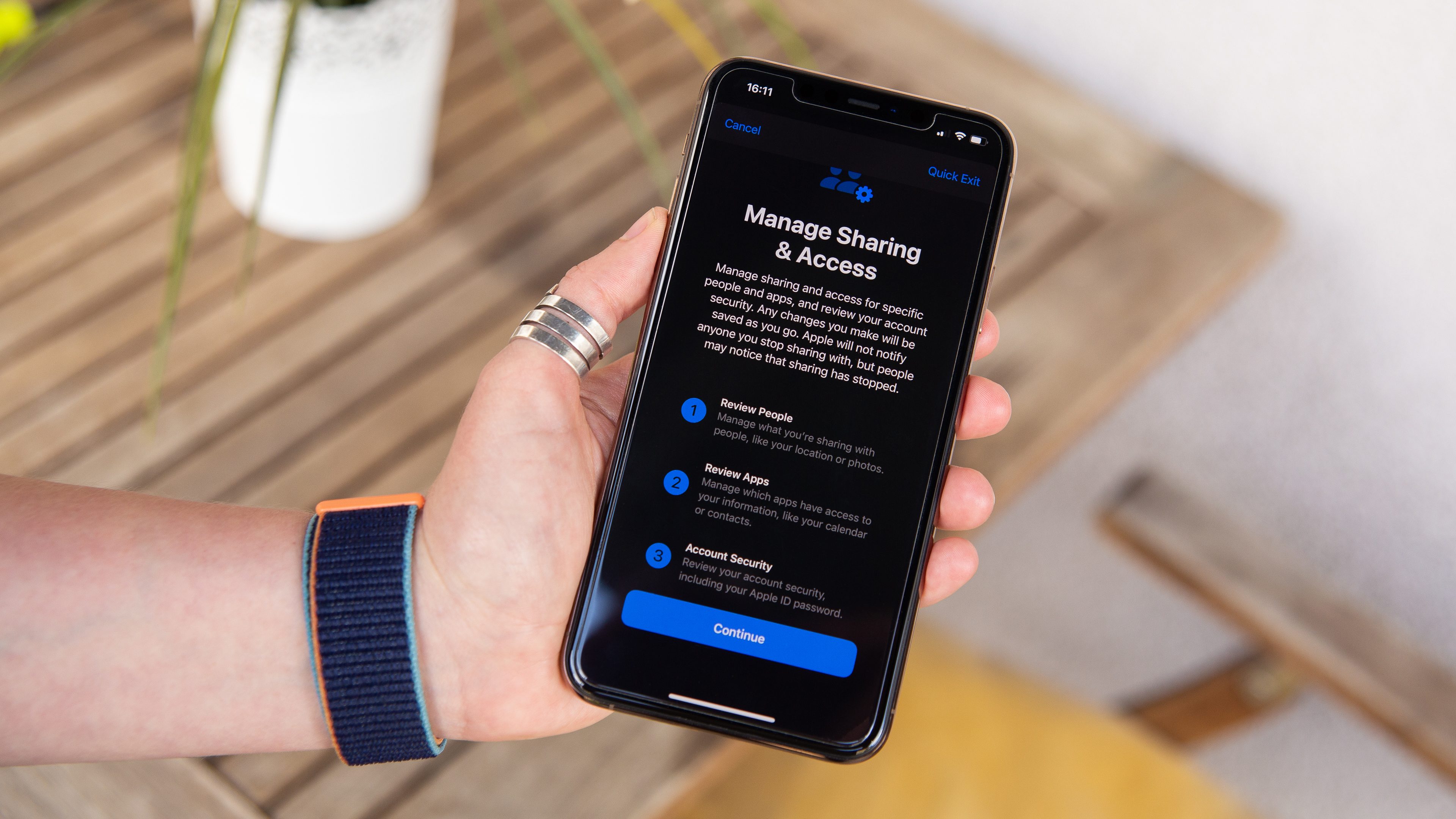 Apple Safety Check feature Gallery NextPit