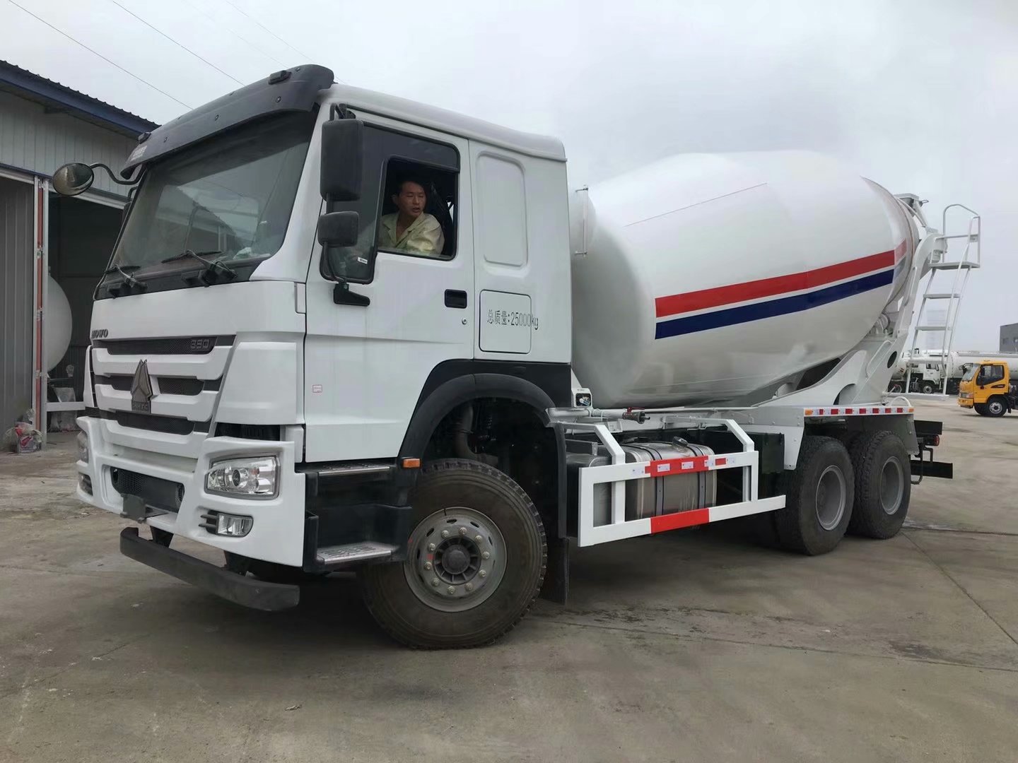 China Self Mixing Concrete Truck for Sale Reliable Mix Concrete Truck