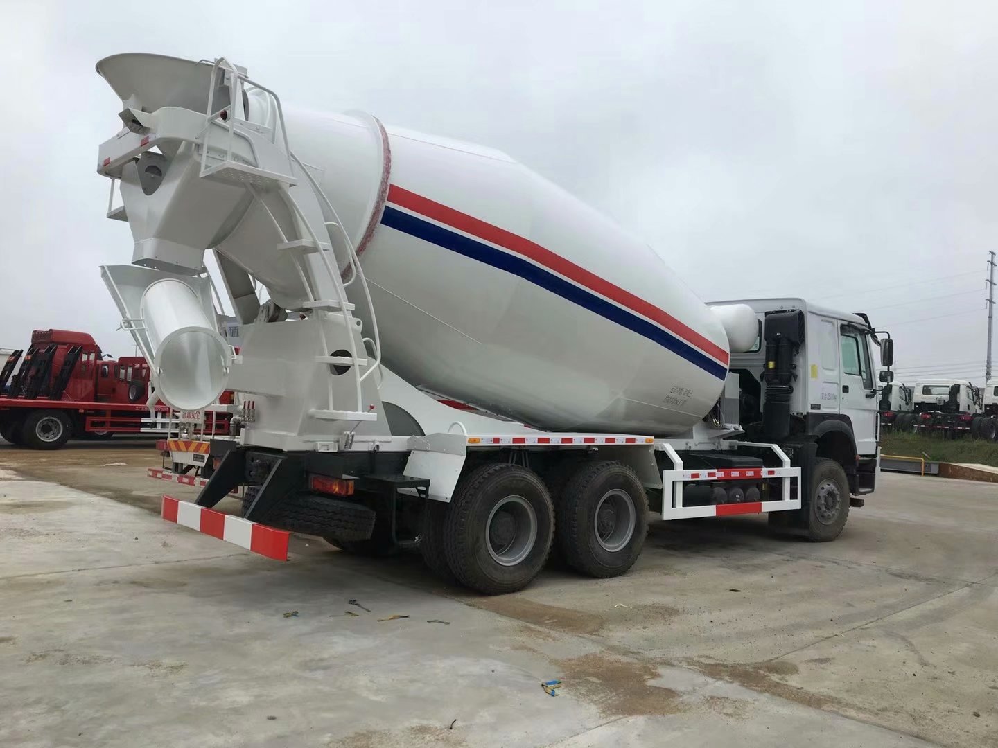 China Self Mixing Concrete Truck for Sale Reliable Mix Concrete Truck