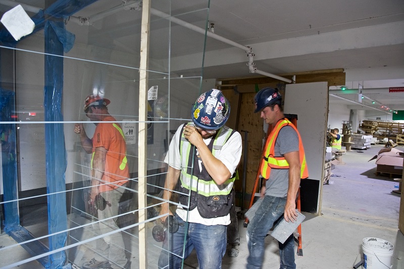 Is a Glazier Apprentice the Right Path for You?