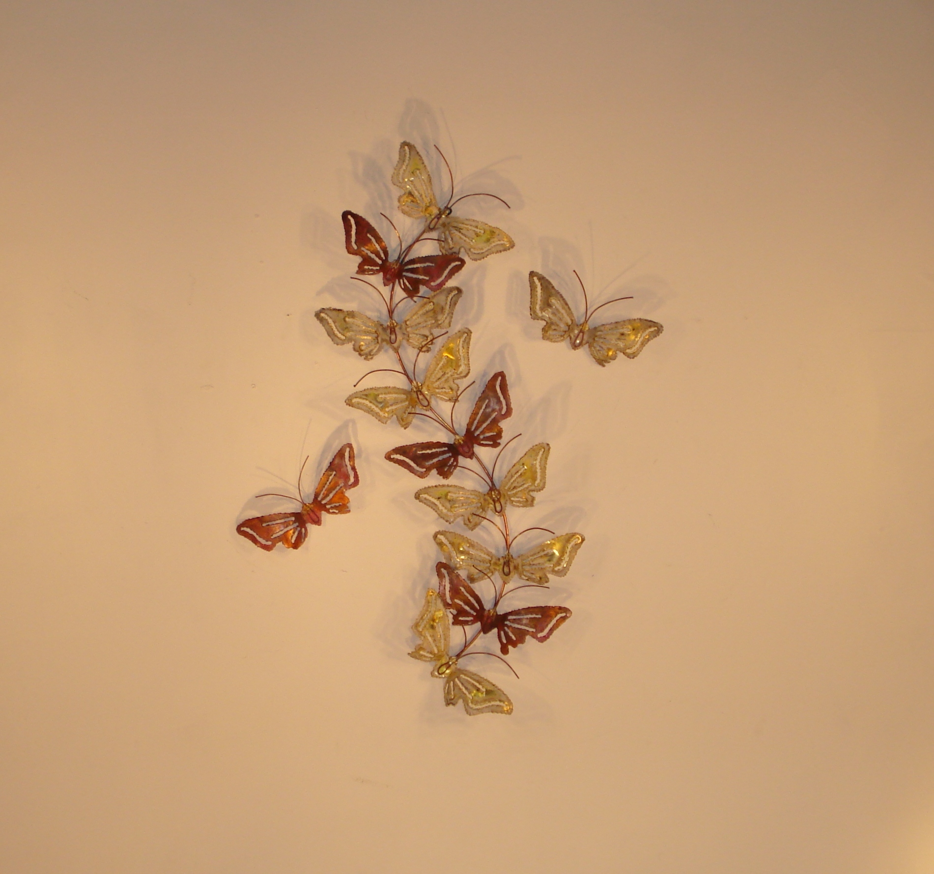 "Spruce Up Your Space with Stunning Indoor Metal Wall Art Gurtan